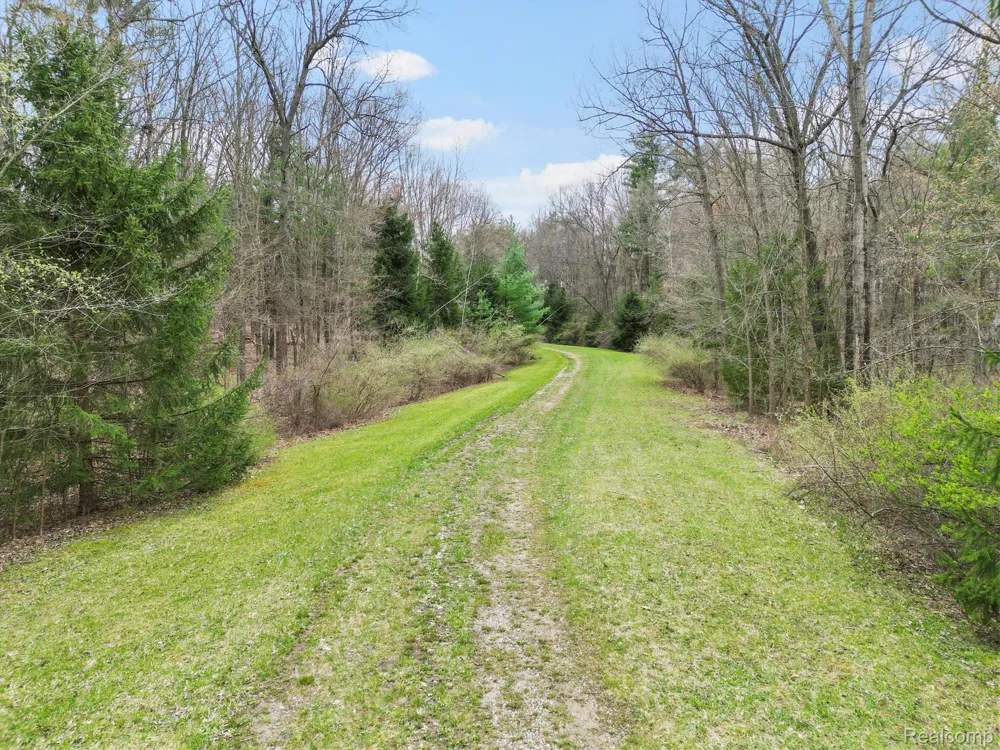 2 KNIGHTS BRIDGE ROAD Addison Township, MI 48367