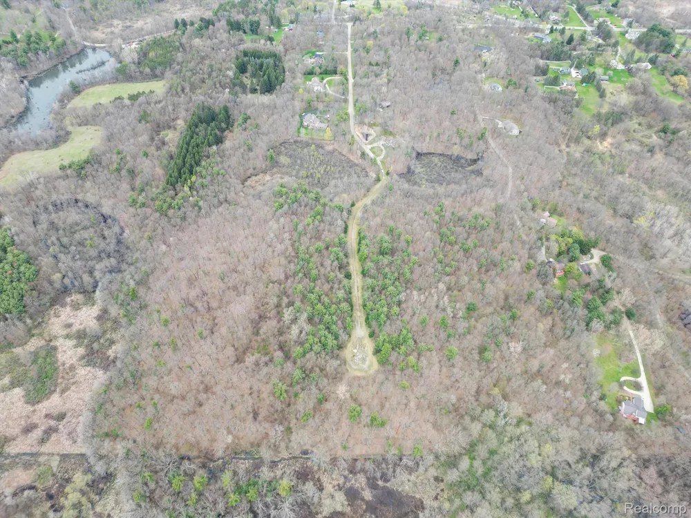 2 KNIGHTS BRIDGE ROAD Addison Township, MI 48367