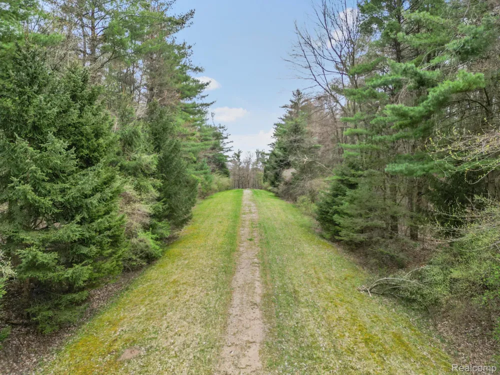 2 KNIGHTS BRIDGE ROAD Addison Township, MI 48367