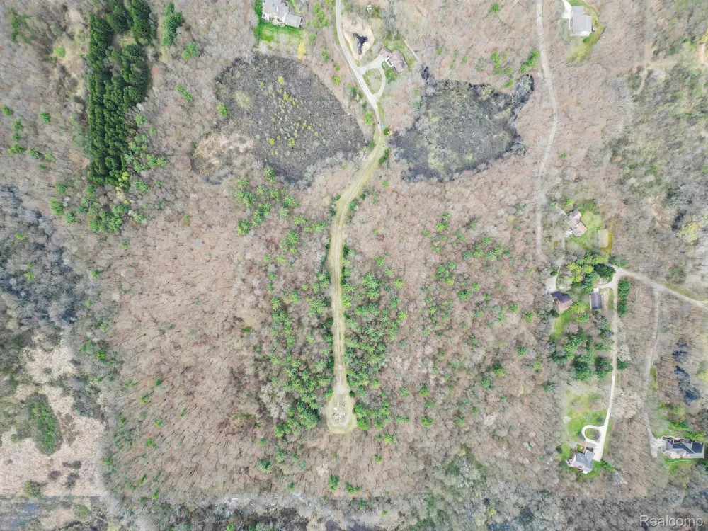 4 KNIGHTS BRIDGE ROAD Addison Township, MI 48367