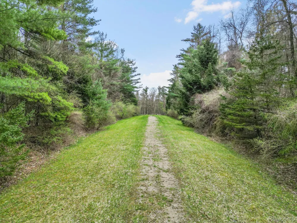 2 KNIGHTS BRIDGE ROAD Addison Township, MI 48367