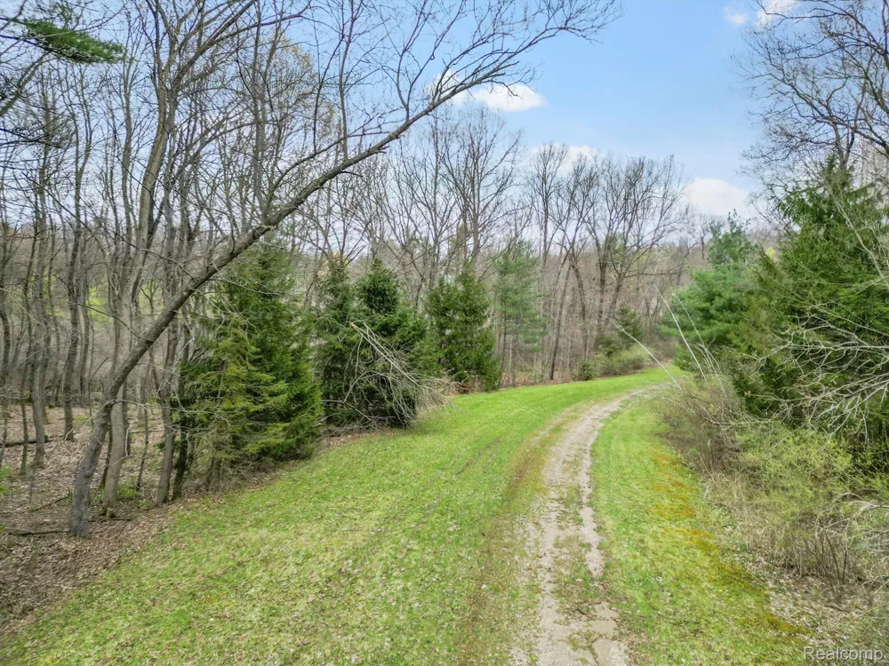 2 KNIGHTS BRIDGE ROAD Addison Township, MI 48367