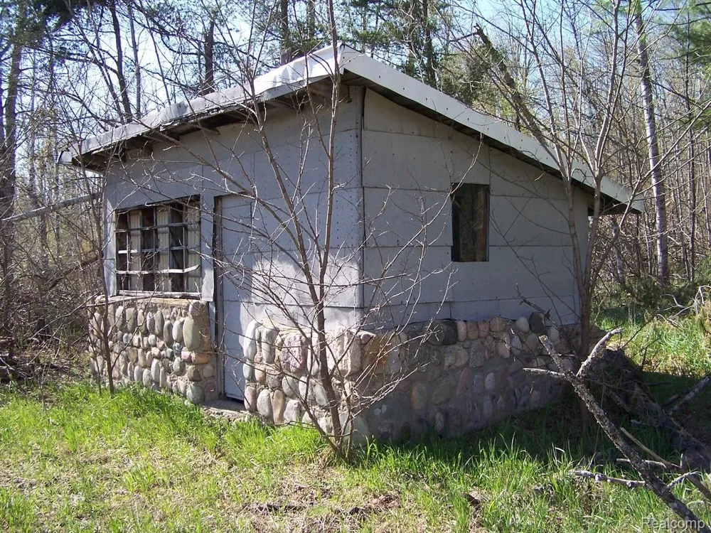 2720 Sawyer Road Dover Township, MI 49735