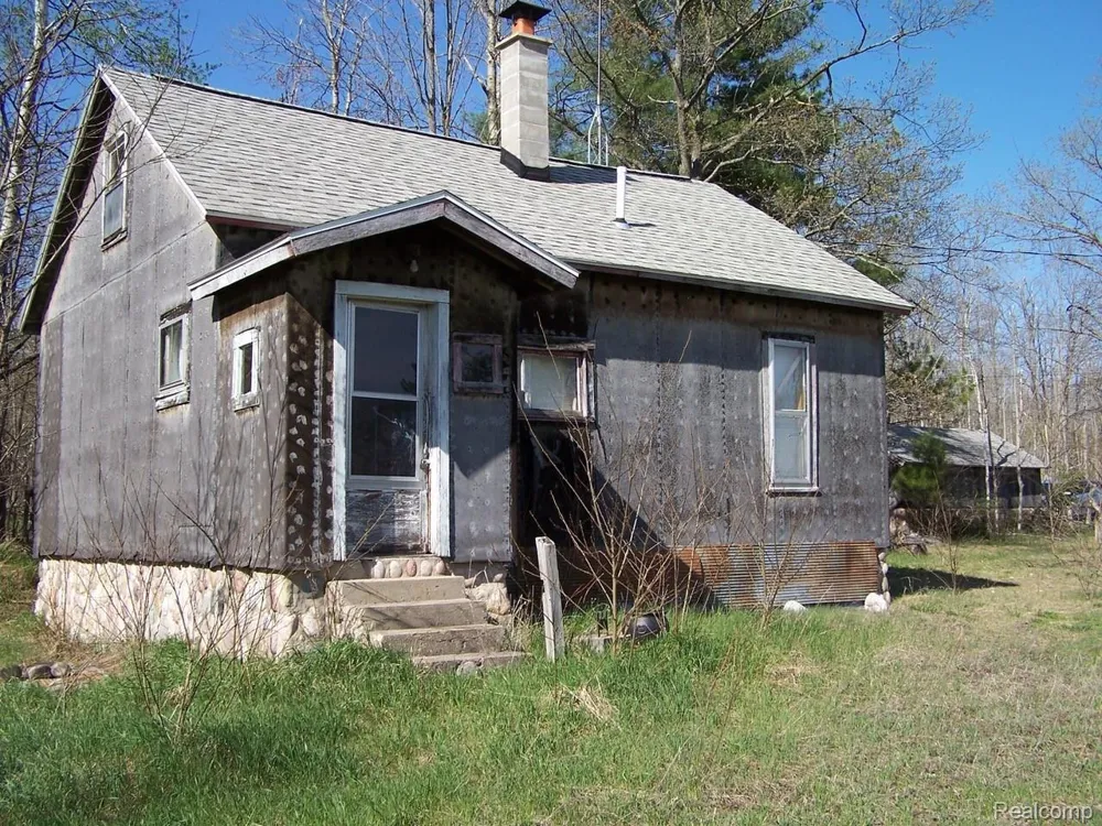 2720 Sawyer Road Dover Township, MI 49735