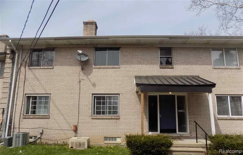 22100 Dante Street Oak Park City, MI 48237