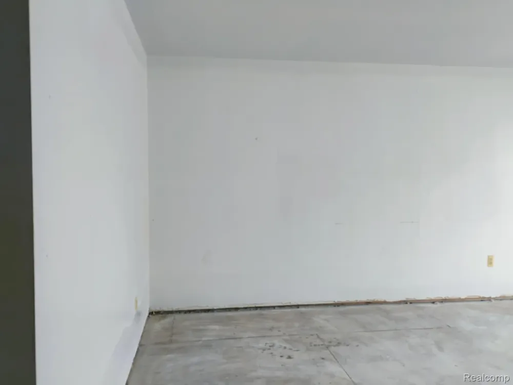 22100 Dante Street Oak Park City, MI 48237