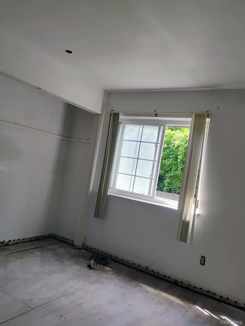 22100 Dante Street Oak Park City, MI 48237