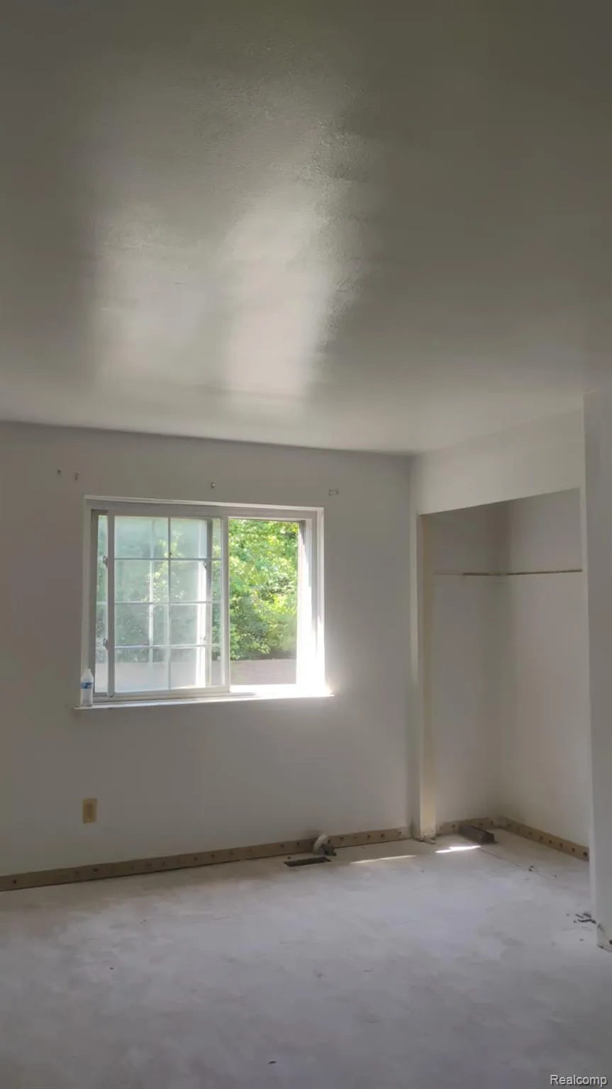 22100 Dante Street Oak Park City, MI 48237