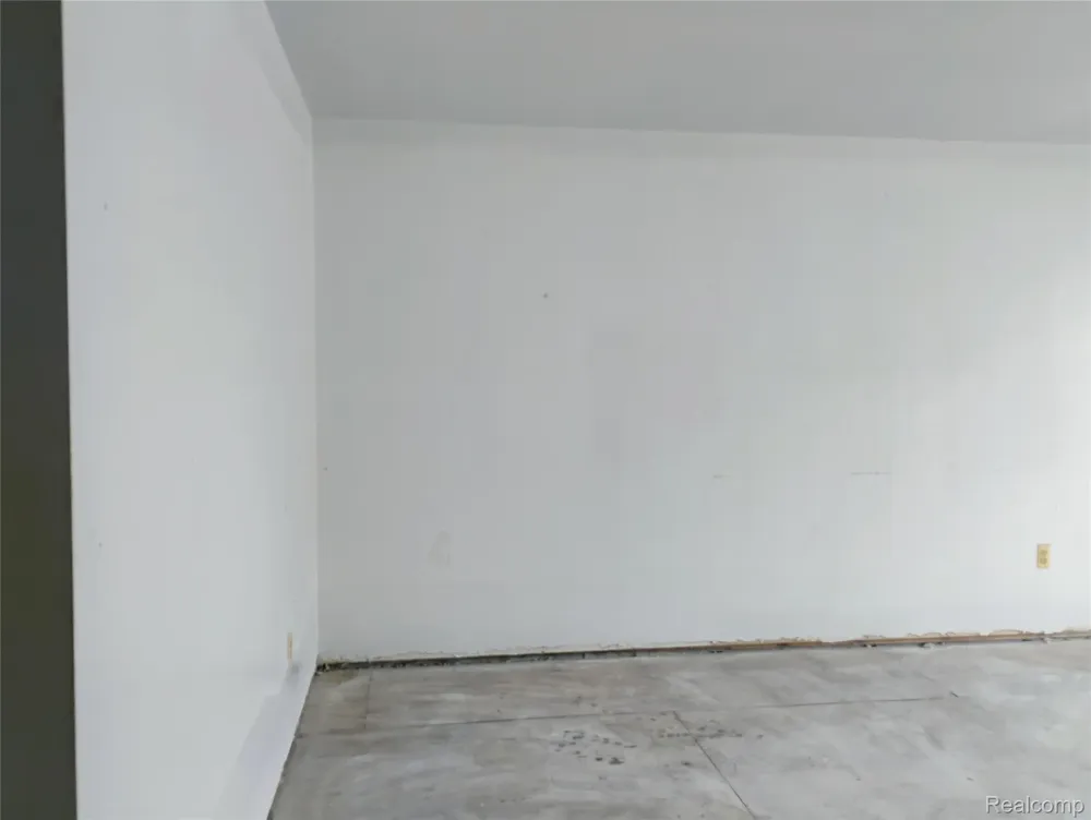 22100 Dante Street Oak Park City, MI 48237