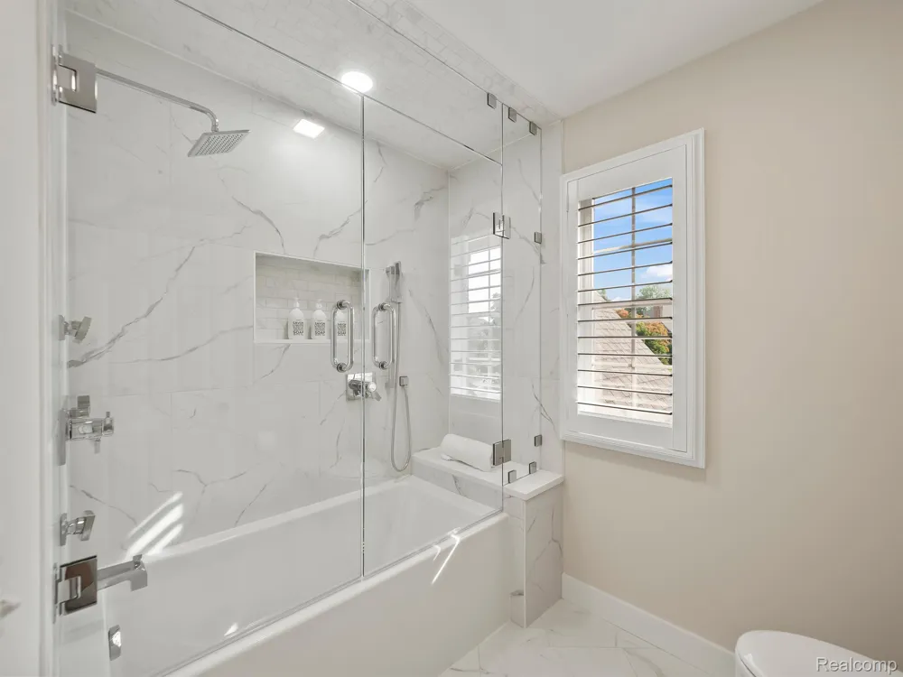 203 Port Side Drive Lake Orion Village, MI 48362
