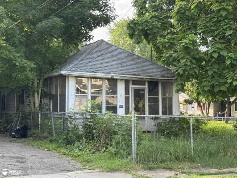 863 Tacken Street