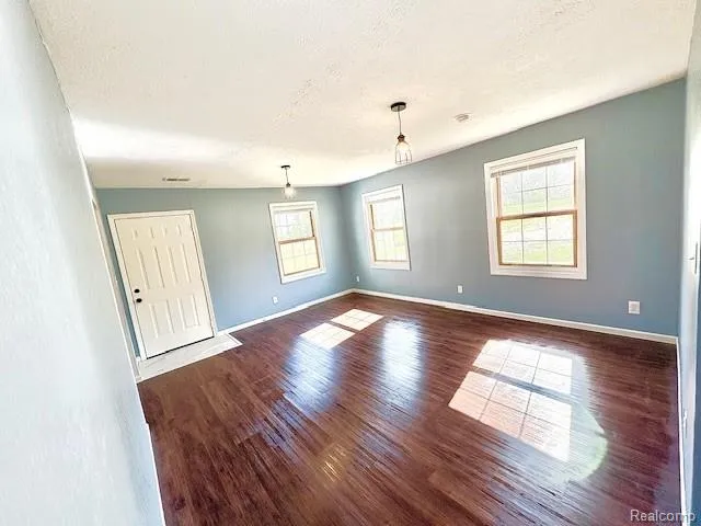 2095 M 140 Benton Harbor City, MI 49022