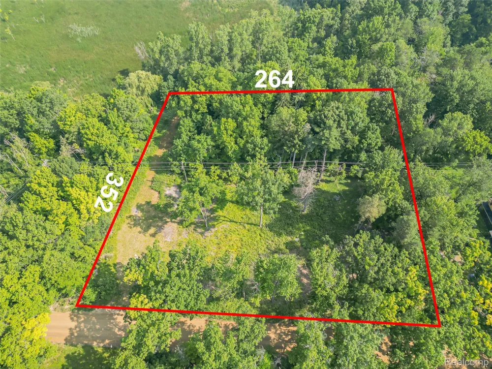 7230 Walnut Lake Road Road West Bloomfield Charter Township, MI 48323