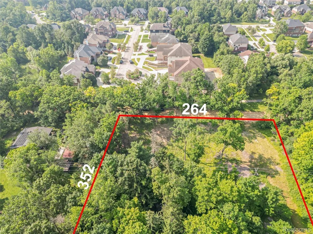 7230 Walnut Lake Road Road West Bloomfield Charter Township, MI 48323