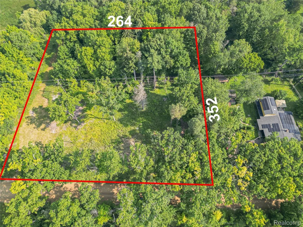 7230 Walnut Lake Road Road West Bloomfield Charter Township, MI 48323