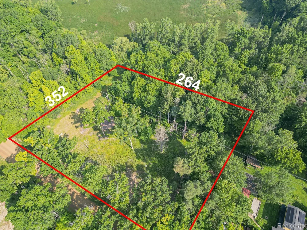 7230 Walnut Lake Road Road West Bloomfield Charter Township, MI 48323