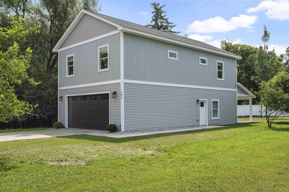 202 W Carpenter Street Charlevoix Township, MI 49720