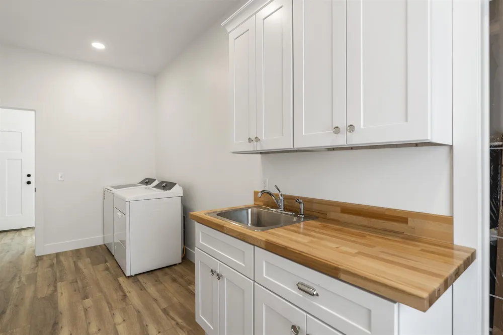 202 W Carpenter Street Charlevoix Township, MI 49720