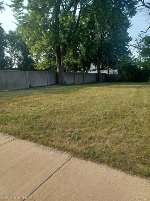 934 E Granet Avenue
