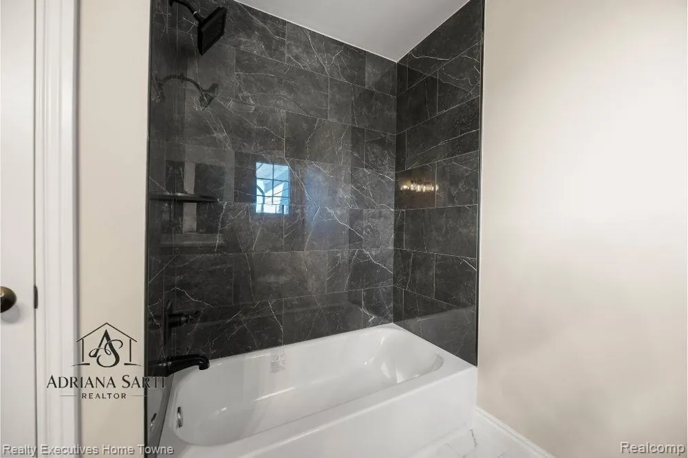 35962 Cascade Drive New Baltimore City, MI 48047