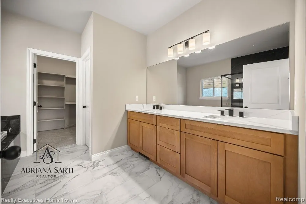 35962 Cascade Drive New Baltimore City, MI 48047