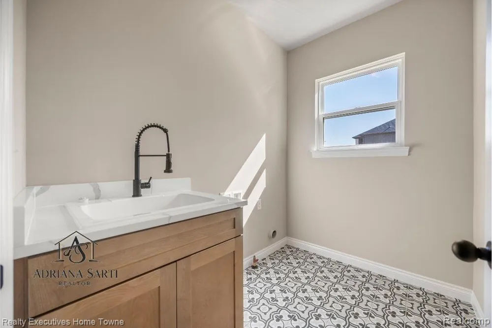 35962 Cascade Drive New Baltimore City, MI 48047