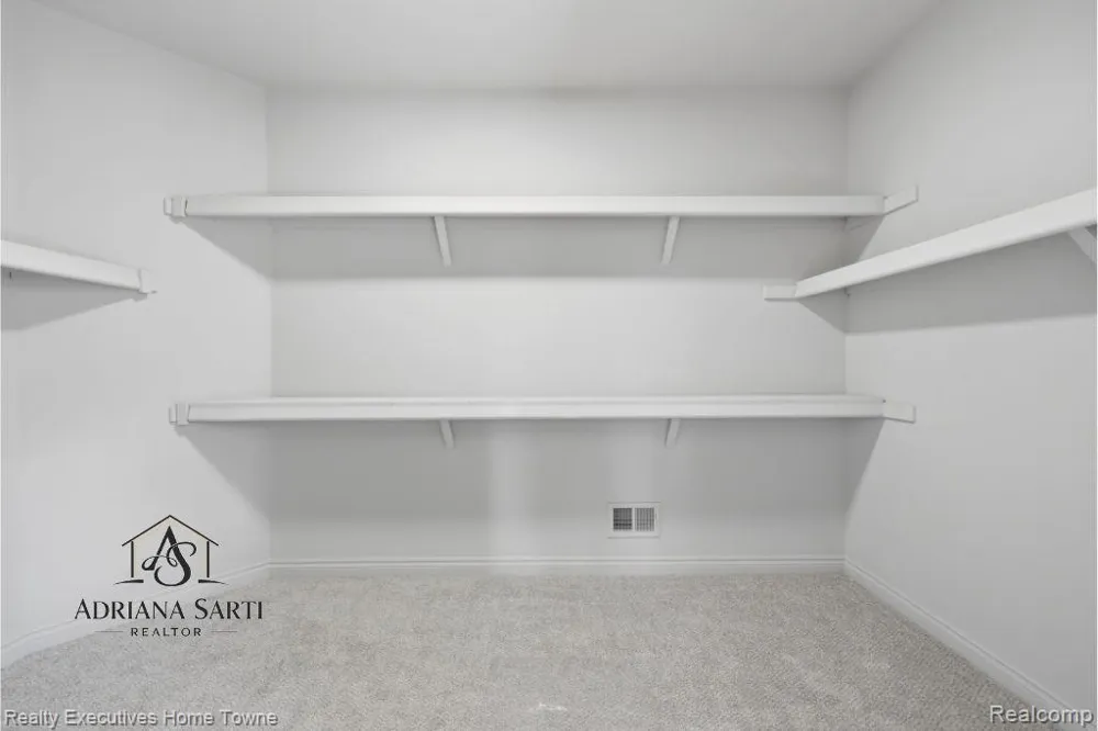 35962 Cascade Drive New Baltimore City, MI 48047