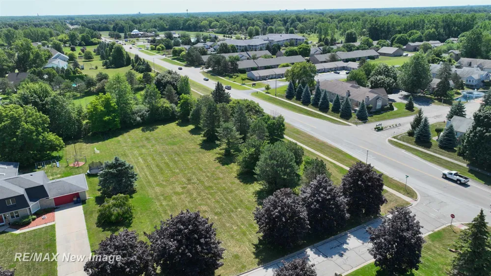 Maplewoods Drive West Drive Saginaw Charter Township, MI 48603