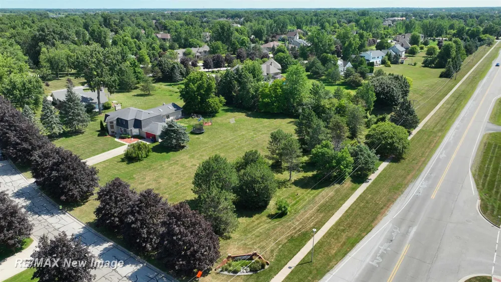 Maplewoods Drive West Drive Saginaw Charter Township, MI 48603