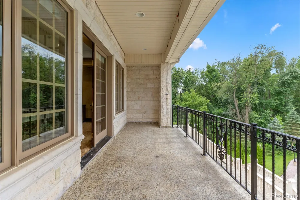 18585 Sheldon Road Northville City, MI 48168