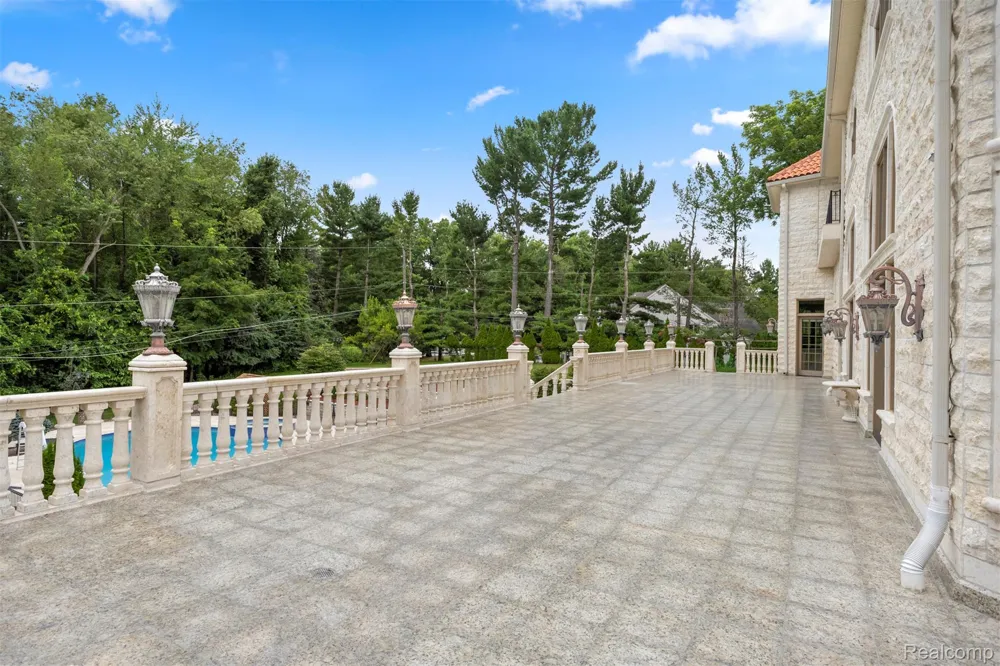 18585 Sheldon Road Northville City, MI 48168