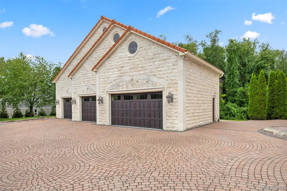 18585 Sheldon Road Northville City, MI 48168