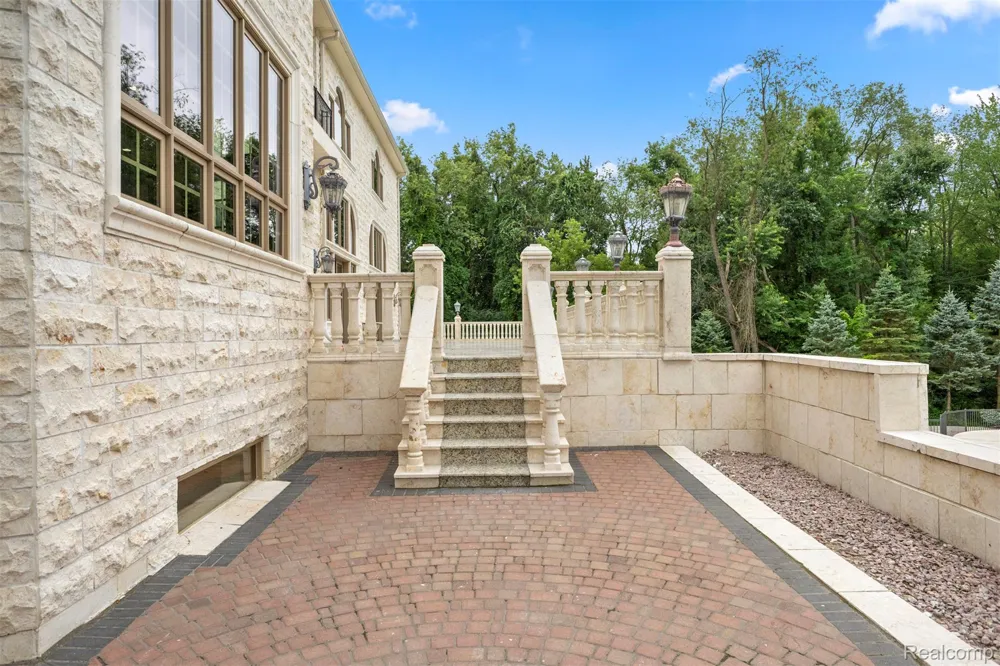 18585 Sheldon Road Northville City, MI 48168