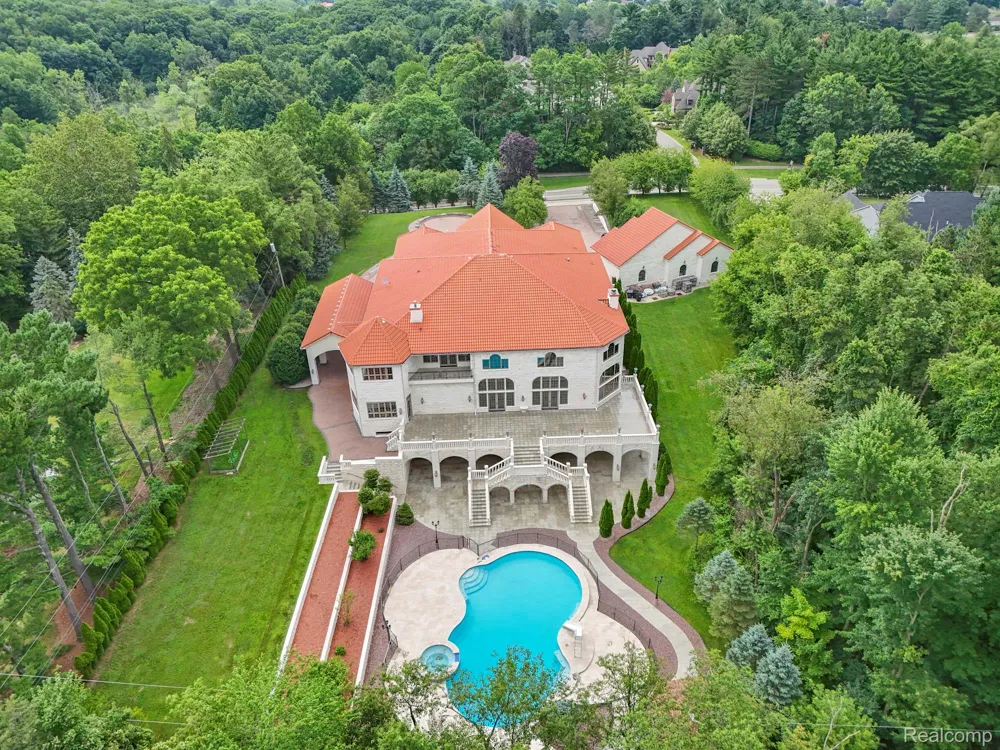 18585 Sheldon Road Northville City, MI 48168