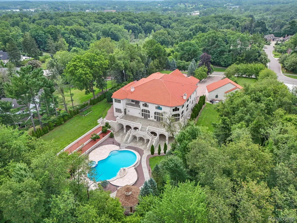 18585 Sheldon Road Northville City, MI 48168