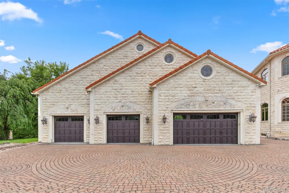 18585 Sheldon Road Northville City, MI 48168