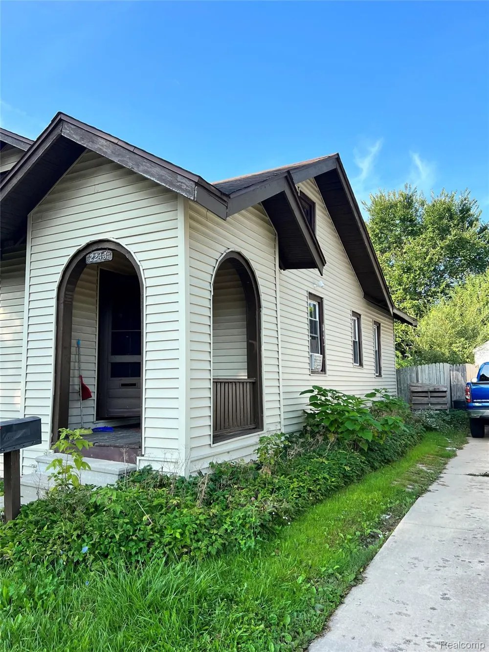 2243 Avon Street Saginaw City, MI 48602