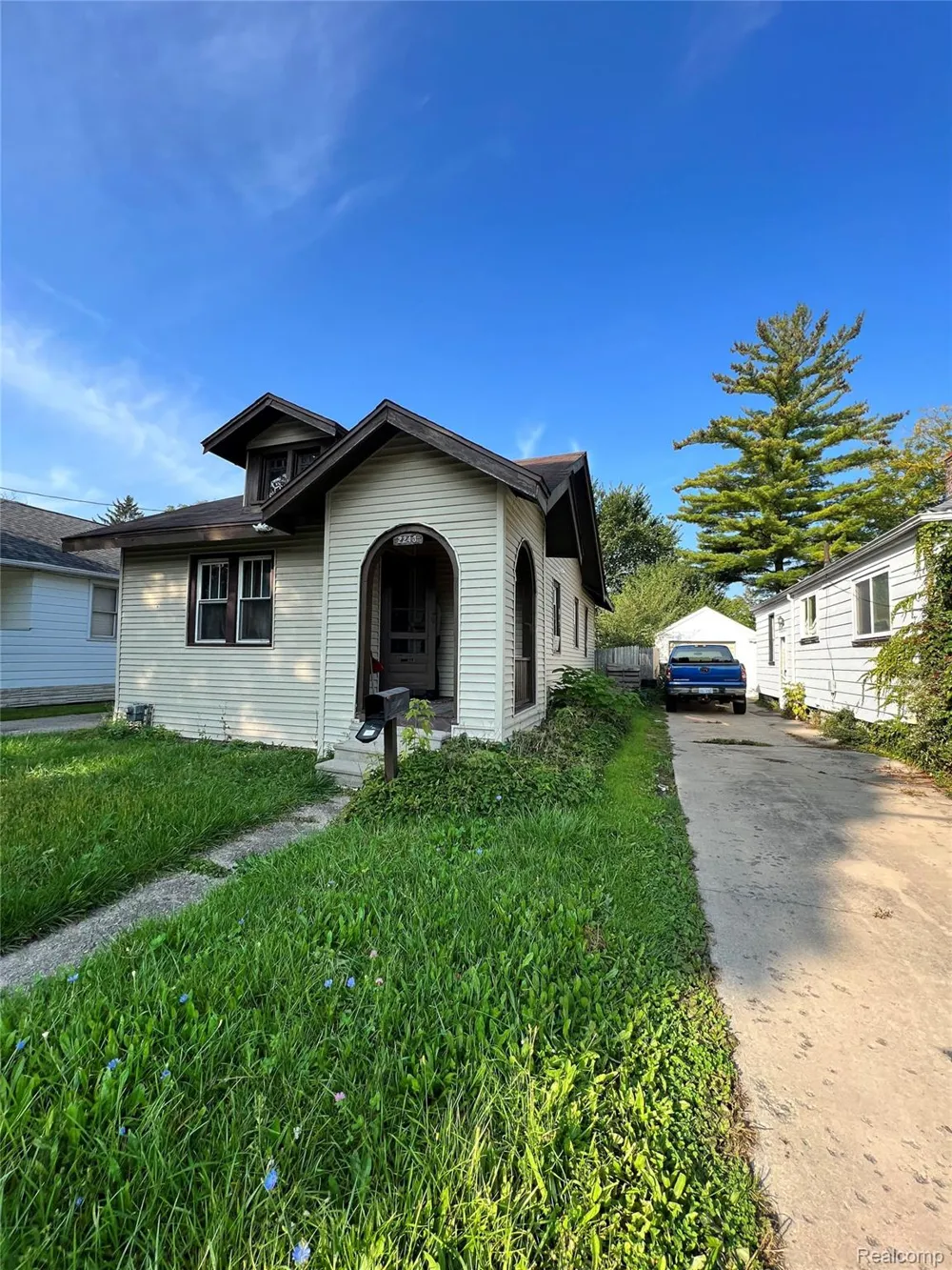 2243 Avon Street Saginaw City, MI 48602