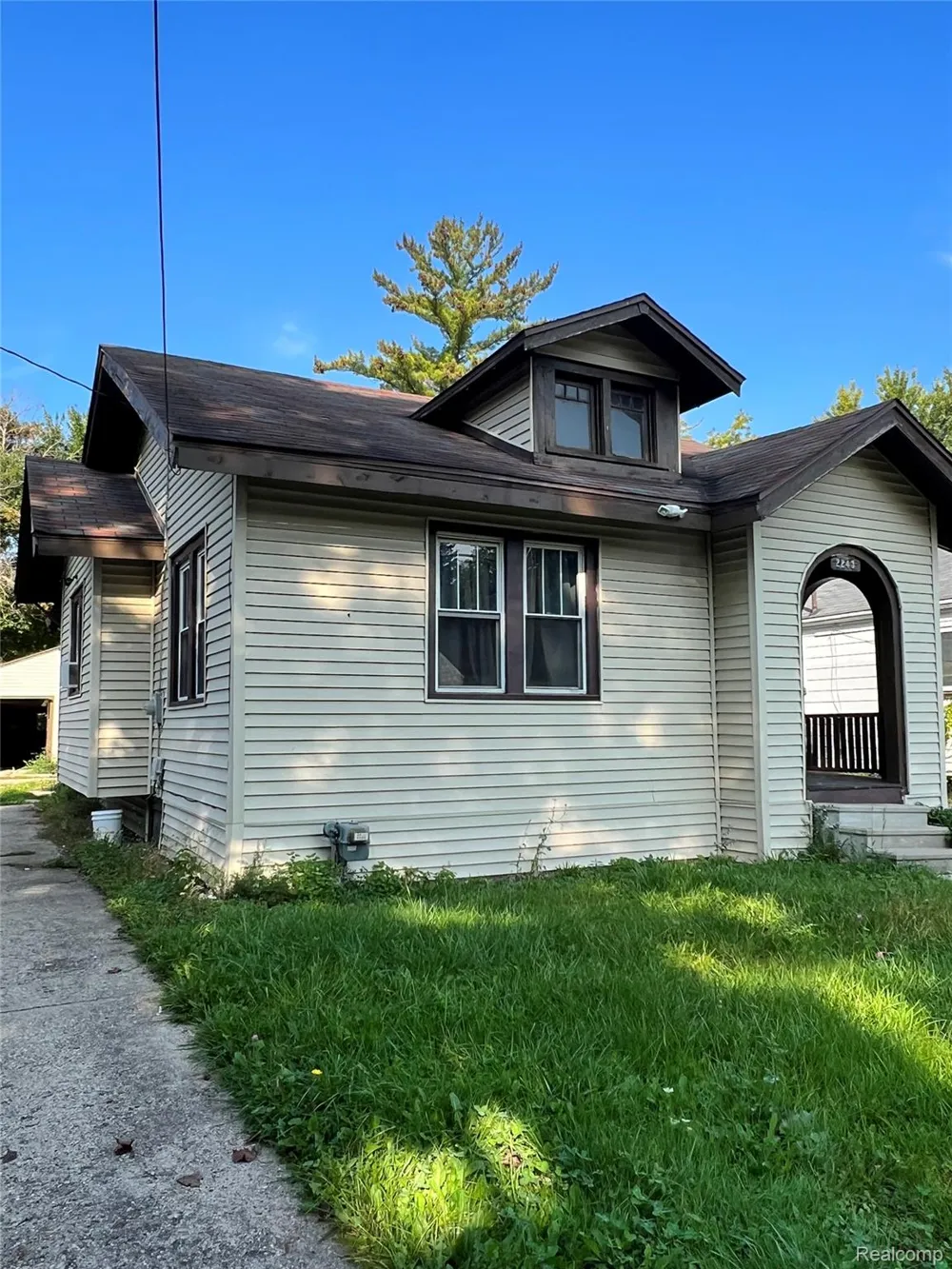 2243 Avon Street Saginaw City, MI 48602