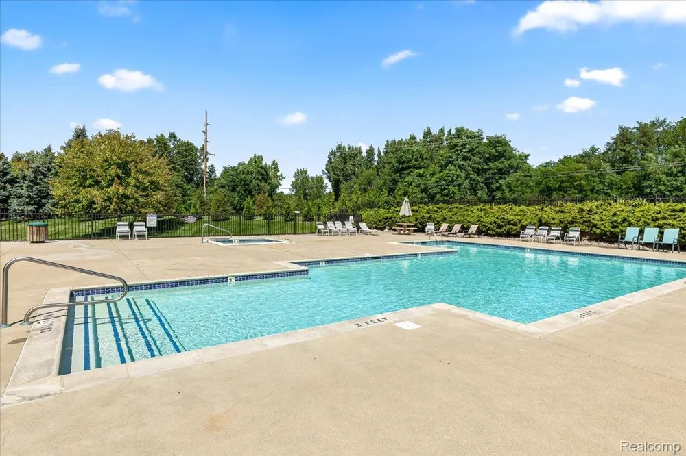 242 Hartford Way Brighton City, MI 48116