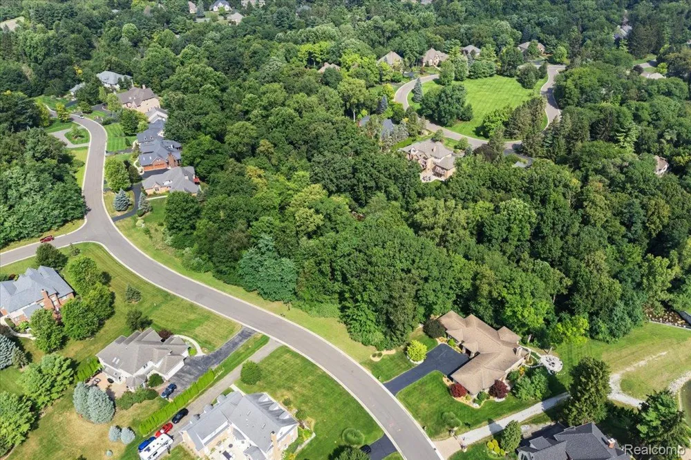 242 Hartford Way Brighton City, MI 48116