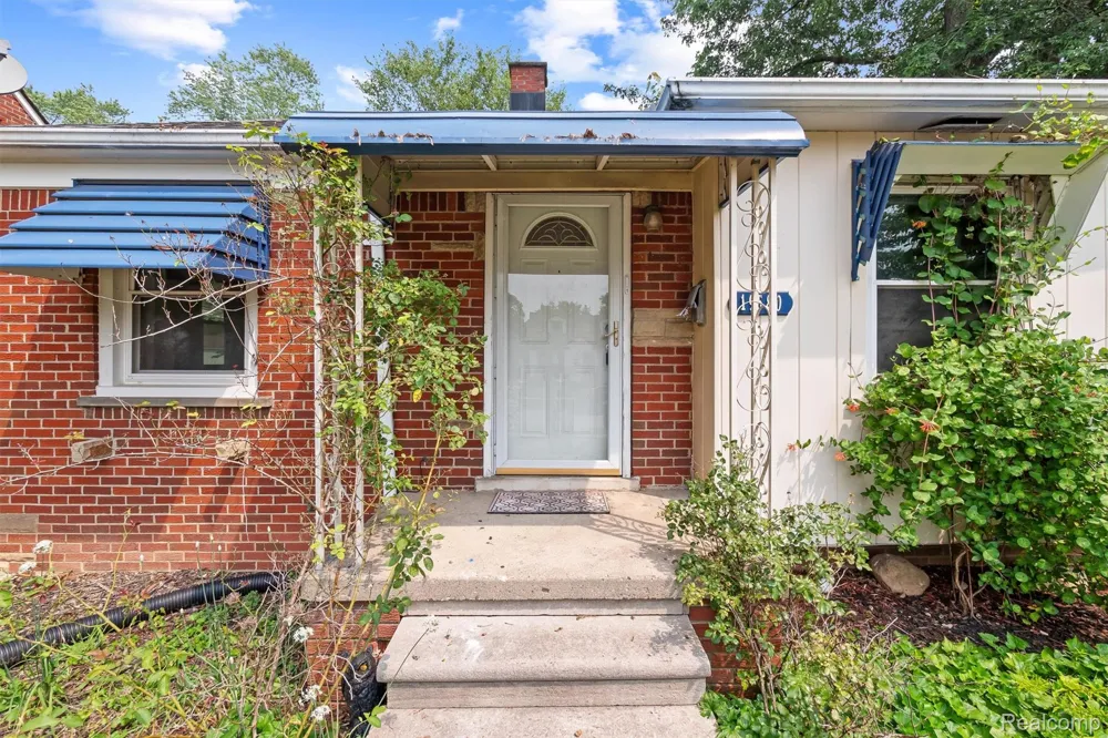 19580 Brady Street Redford Charter Township, MI 48240