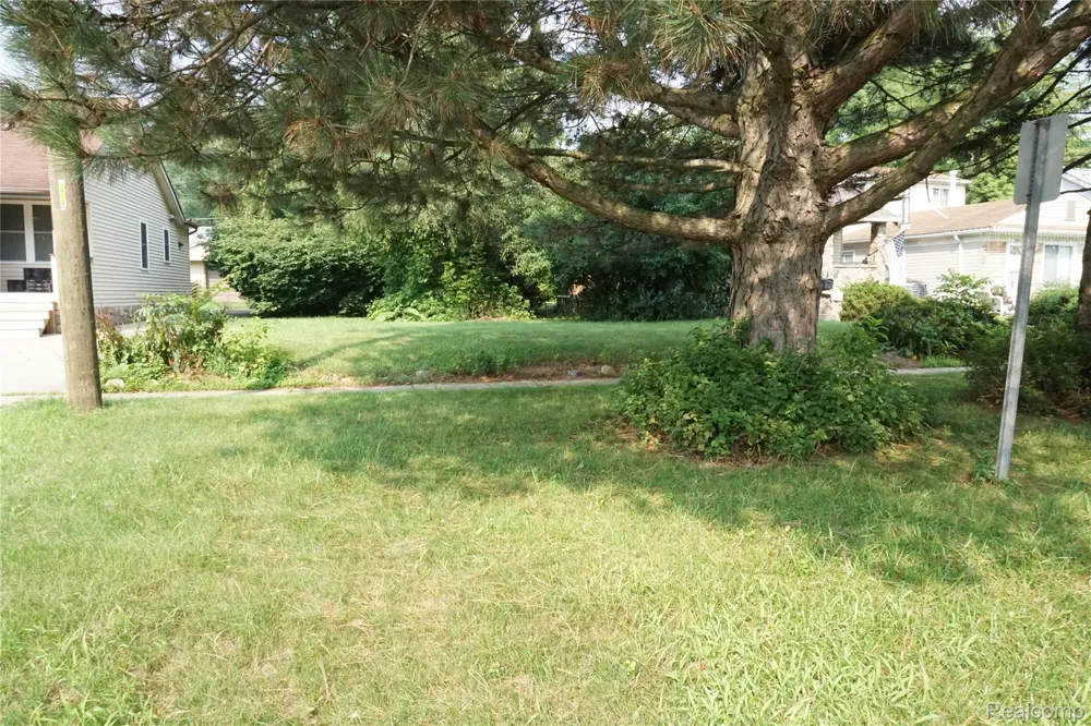 Lola Drive Redford Charter Township, MI 48239