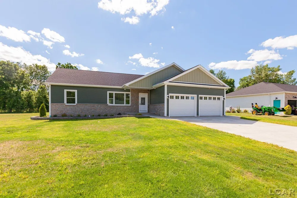 4173 Evergreen Road Adrian City, MI 49221