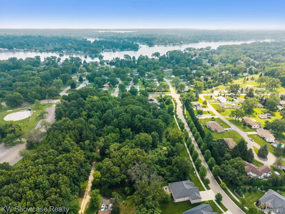 Log Cabin Drive Commerce Charter Township, MI 48390