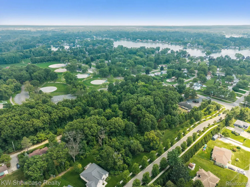 Log Cabin Drive Commerce Charter Township, MI 48390