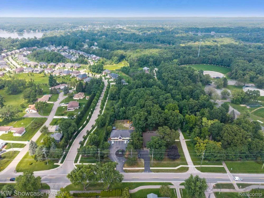 Log Cabin Drive Commerce Charter Township, MI 48390