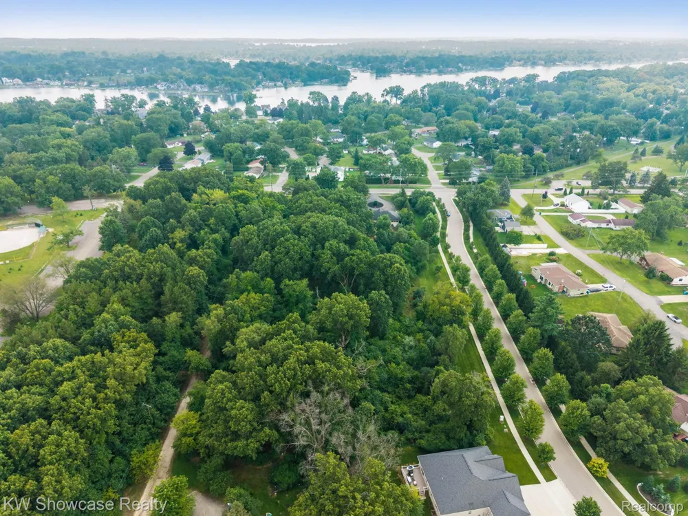 Log Cabin Drive Commerce Charter Township, MI 48390