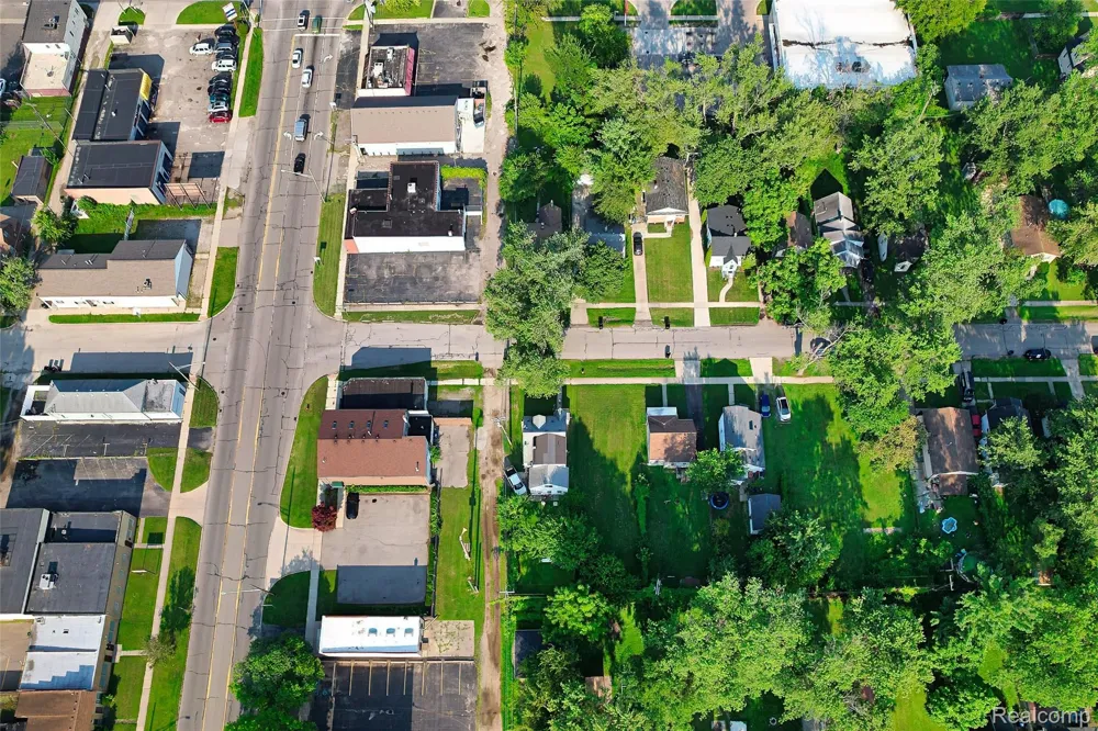 Centralia Redford Charter Township, MI 48240