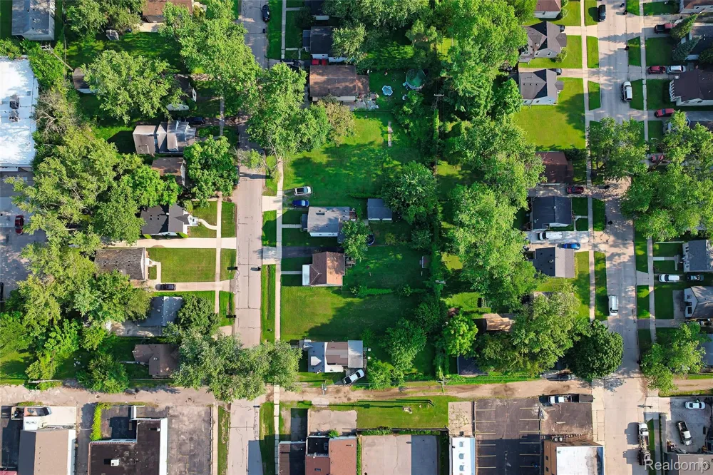 Centralia Redford Charter Township, MI 48240